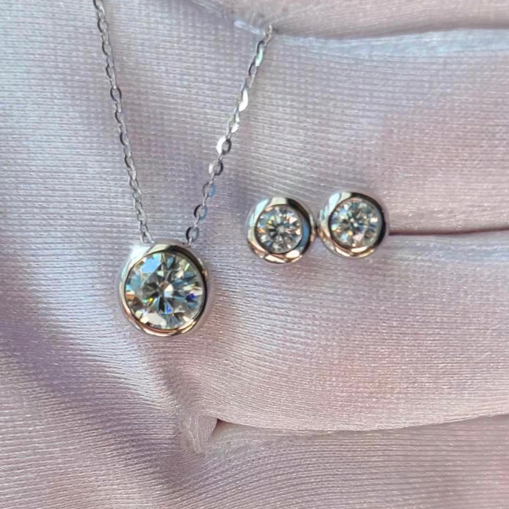 Moissanite set